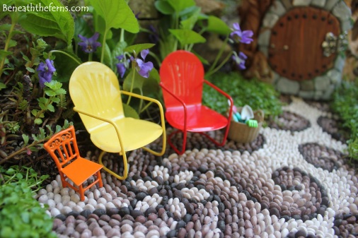 Fairy garden lawn chairs Fairy house miniatures at beneaththeferns.w... #Fairyhouse #fairygarden #miniature #beneaththeferns