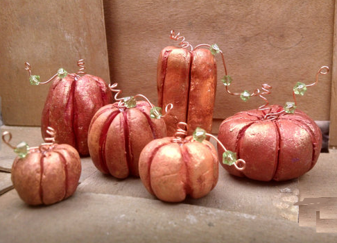 Miniature pumpkins in polymer clay by Jessis art studio